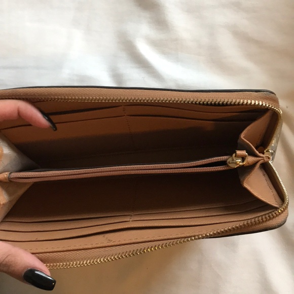 Michael Kors wallet - Picture 2 of 3